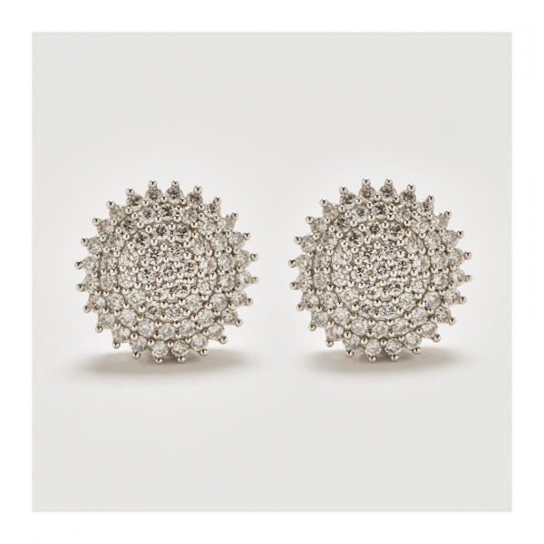 Pendientes diseño circular en oro blanco con diamantes talla brillante engastados en garras.