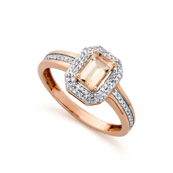 Sortija en oro rosa con topacio central , orla y brazos con diamantes talla brillante con un peso total de 0,5 cts. aprox.