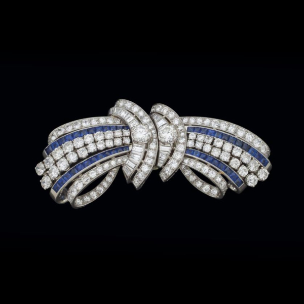 Broche de doble clip de diamantes y zafiros azules. Importante pieza de colecci&oacute;n.