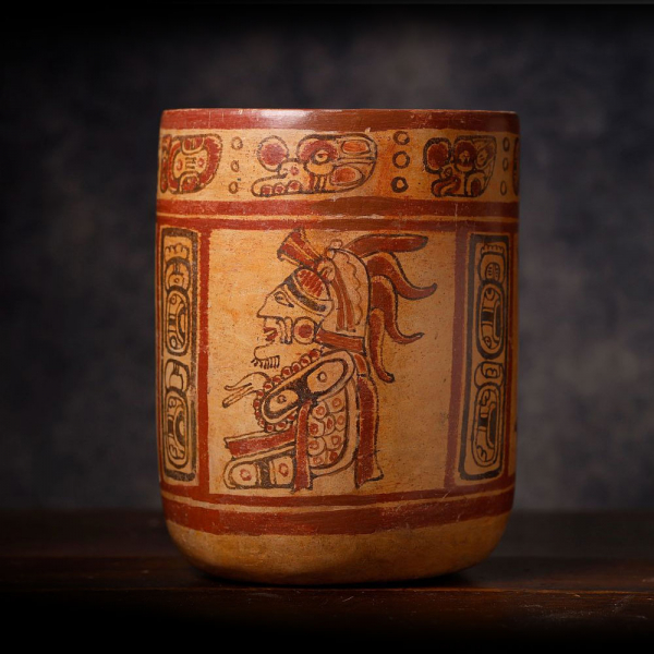 Excepcional Vaso de Chocolate Maya Precolombino México, cultura Maya (500-800 d.C).