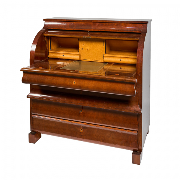 Bureau de cilindro inglés en madera de caoba con tres cajones al frente y parte superior con tapa abatible con escritorio-secreter compartimentado al interior y sobre en piel gofrada, s.XIX.
