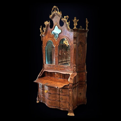 Magnifico Trumeau veneciano, Italia, siglo XIX.    Madera tallada de brezo de nogal