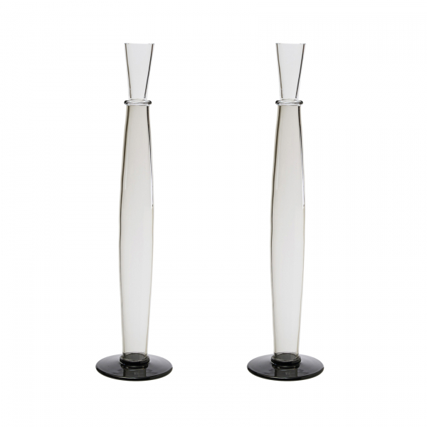FENDI. Pareja de candeleros modelo «Caravaggio» en cristal translúcido con base en tonalidad negra.