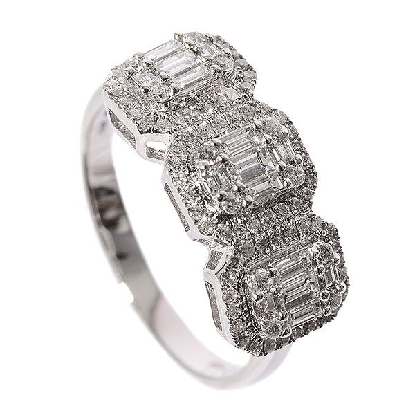 Sortija en oro blanco con triple motivo octogonal de diamantes tallas baguette y brillante engastados en garras, 0,63 ct aprox.