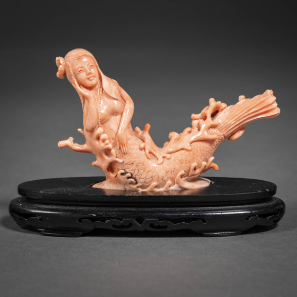 &quot;Diosa de la Antigüedad&quot; Figura de coral chino tallado a mano del primer tercio del siglo XX.