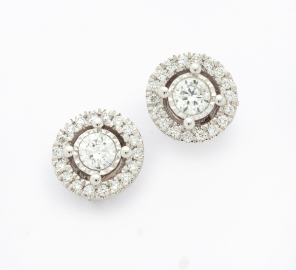 Pendientes en oro blanco con diamante central y orla de diamantes talla brillante