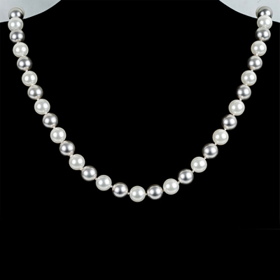 Collar largo de 68 bellas perlas blancas australianas (34 uds) y grises de Tahit&iacute;  