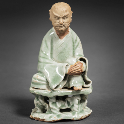 &quot;Lohan&quot; Figura en porcelana china de celadón de la dinastía Qing(1644-1912)