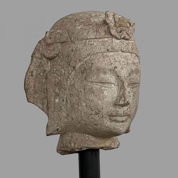 Cabeza del Bodhisattva Avalokit&eacute;svara &ldquo;Kwan Yin&rdquo; de belleza juvenil.  Dinast&iacute;a Qi del Norte 550 a 577 Bei Qi&rdquo;. 