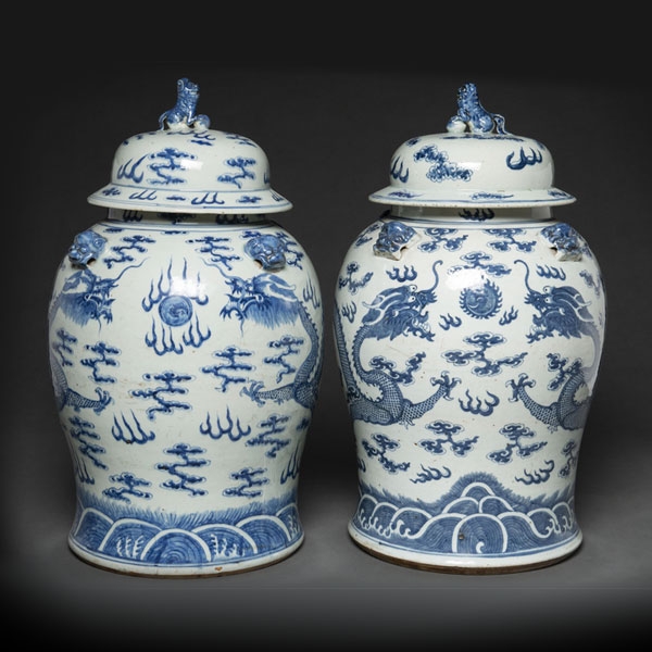 Pareja de jarrones en porcelana china azul y blanca. Trabajo Chino, Siglo XIX