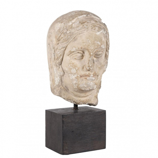 Excepcional cabeza femenina velada elaborada en piedra caliza. Chipre. S. V-IV. a.C.