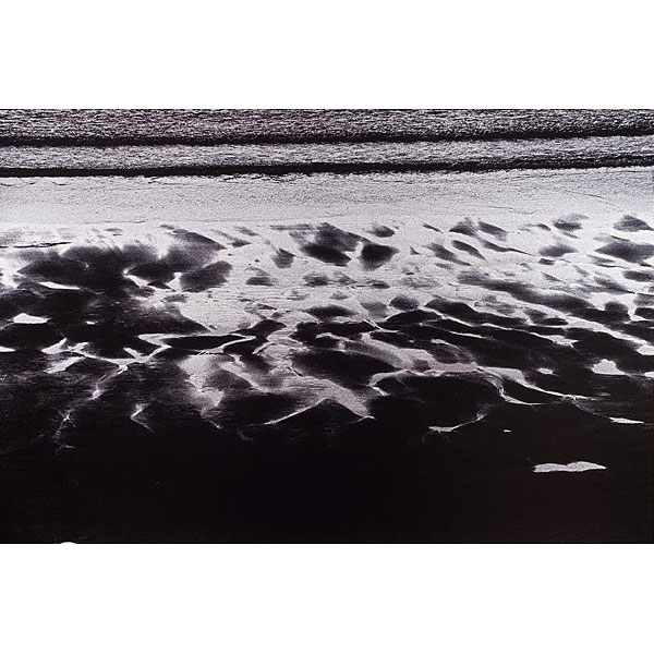 Alberto Schommer.  &quot;Restos de mar. Paisajes negros (2006)&quot;. Fotografía. 