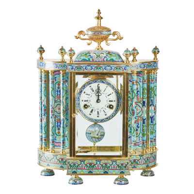Reloj de sobremesa en bronce dorado y esmalte cloisonné con decoraciones fitomorfas, s.XX. 