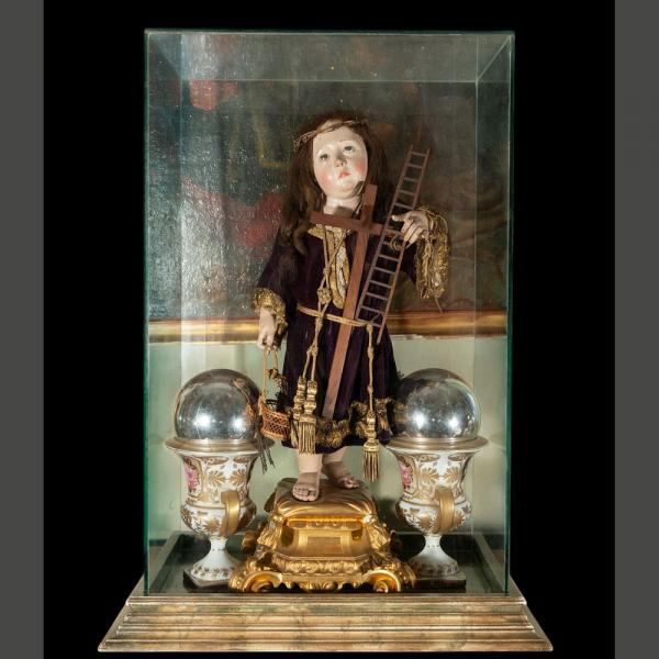 Raro Ni&ntilde;o Jes&uacute;s siciliano o napolitano italiano con urna en cristal del siglo XVIII. 