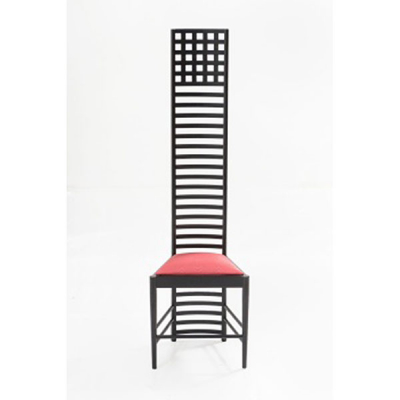 Silla modelo &quot;Hill House&quot; editada por Cassina y diseñada por Charles Renni Mackintosh, con estructura en madera de fresno teñida en negro y asiento tapizado en tela granate. Italia. S. XX