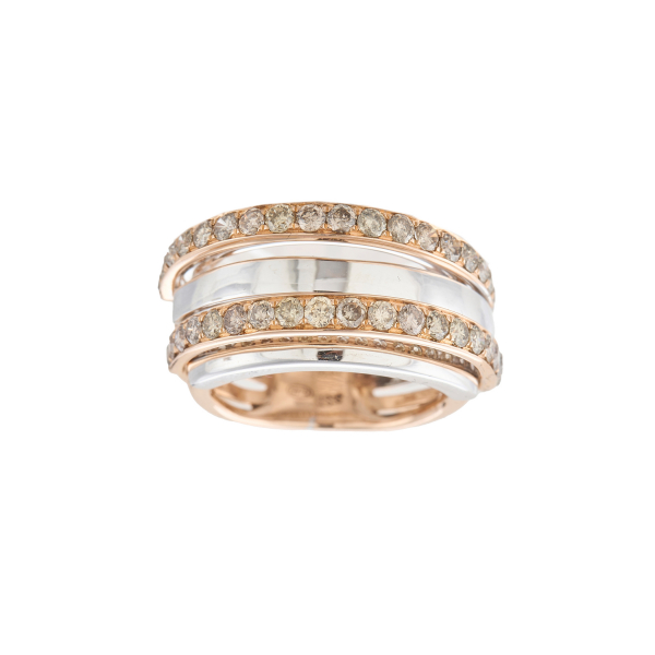 Sortija en oro rosa y blanco con dos bandas de diamantes talla brillante.