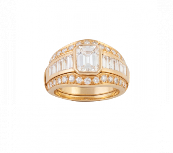 Sortija con diamante talla esmeralda de 1,31 ct aprox, con doble montura, desmontable.   En oro amarillo de 18K.