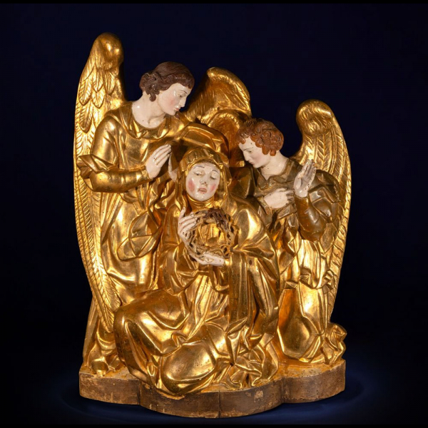 Importante y Monumental Grupo escultórico de estilo Gótico de Madonna sosteniendo la Santa Corona de Espinas.