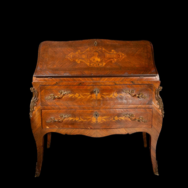 Secreter Regencia en madera de nogal con manerales de bronce estampillado por J.Stumpff, Siglo XVIII.