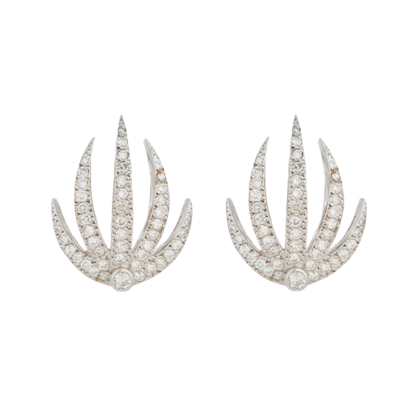 Pendientes diseño hoja en oro blanco con pavé de diamantes talla brillante.