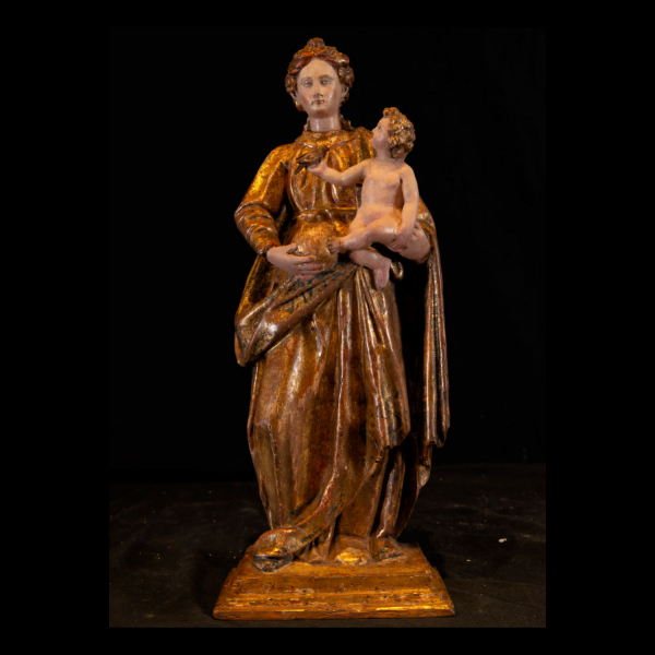 Espectacular escultura en talla de sobremesa Virgen con Niño Romanista italiana o Brabante, escuela Renacentista del siglo XVI.