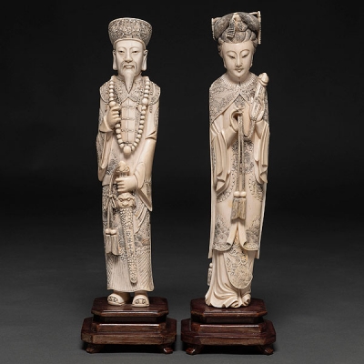 &quot;Emperador y Emperatriz&quot; en marfil tallado. Trabajo Chino, Siglo XIX-XX