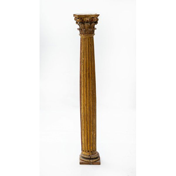 Columna en madera tallada y dorada con capitel de hojas de acanto. Época Carlos III.
