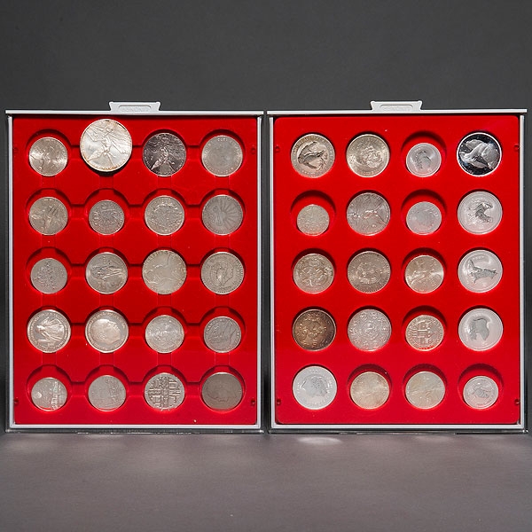 Conjunto de 42 monedas conmemorativas de plata fina de 999 milésimas.