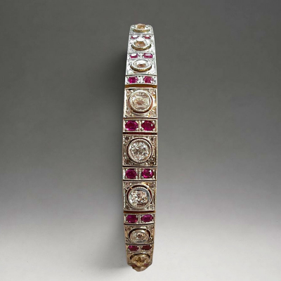 Espectacular Brazalete Art Noveau de los A&ntilde;os 20 en oro, rub&iacute;es y diamantes.