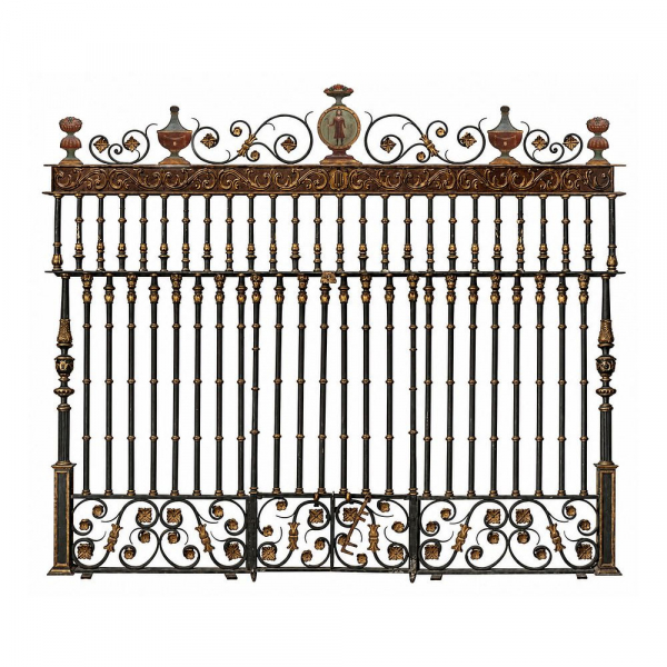 Monumental Reja de palacio renacentista espa&ntilde;ola con medall&oacute;n de peregrino jacobeo, Escuela Castellana, Siglo XVI.