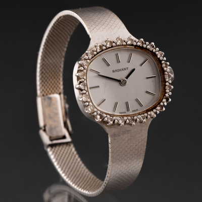 RADIANT, Reloj joya de dama en oro blanco de 18kt con orla de brillantes