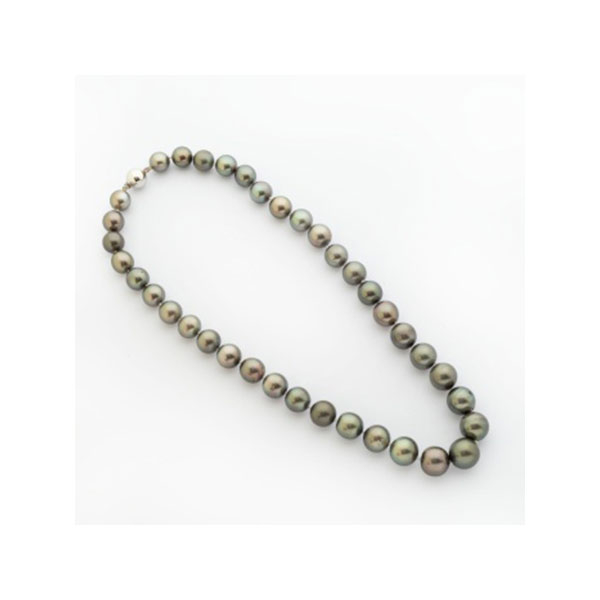 Gargantilla de perlas tahití en disminución con cierre en oro blanco.