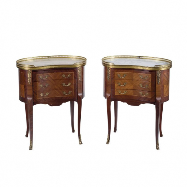 Pareja de mesitas de riñon Luis XV S. XX.