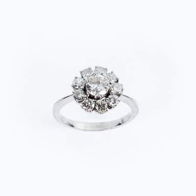 Sortija vintage en oro blanco 18 K, con motivo en roset&oacute;n de diamantes naturales, talla brillante, 