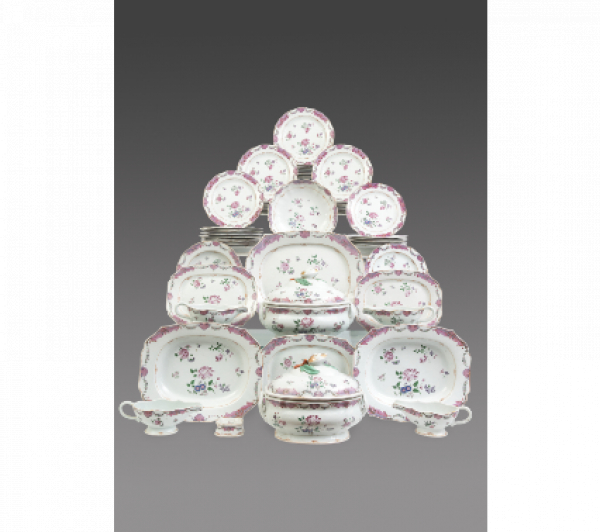 "Vajilla del Virrey" de porcelana de Compañía de Indias con esmaltes de la familia rosa S. XVIII. 