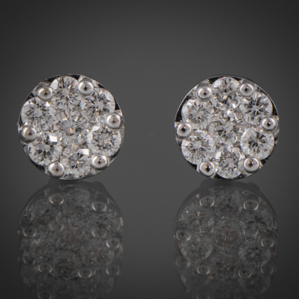 Pareja de pendientes en oro blanco de 18kt y brillantes.