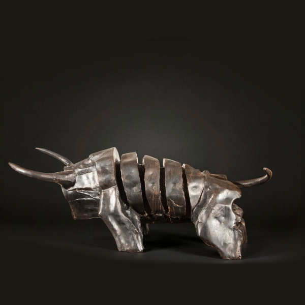 Toro de hierro. Juan García Ripollés (n. 1932).  Escultura original a mano y firmada por el artista 
