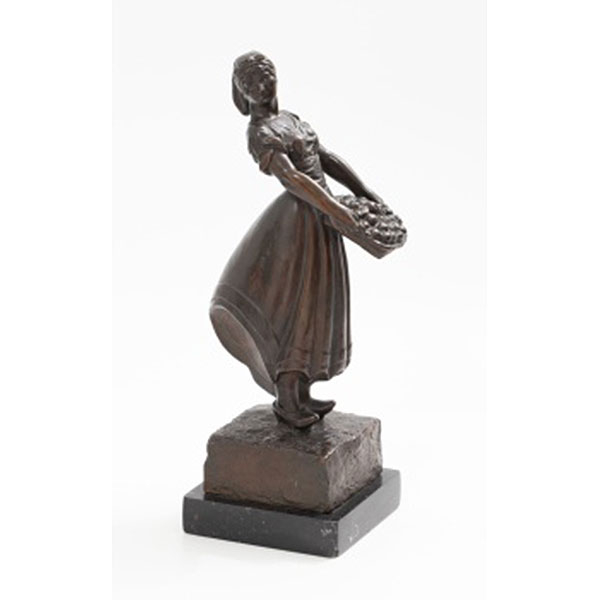 BUENDIA   (S. XX)  "Joven con cesta de frutas" Bronce patinado / Base de mármol 