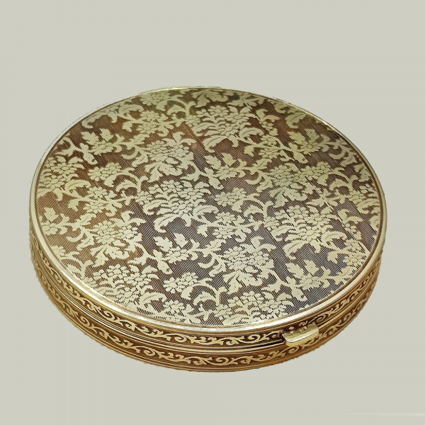 Excepcional Caja-Joya antigua en oro macizo de 14 K, peso 57.10, con firma, sellos y estuche.