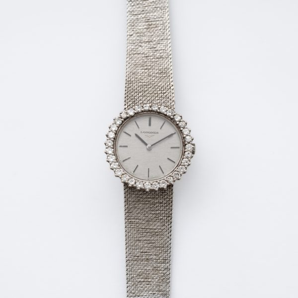 LONGINES. Reloj de pulsera para se&ntilde;ora en oro blanco y bisel de diamantes talla brillante 