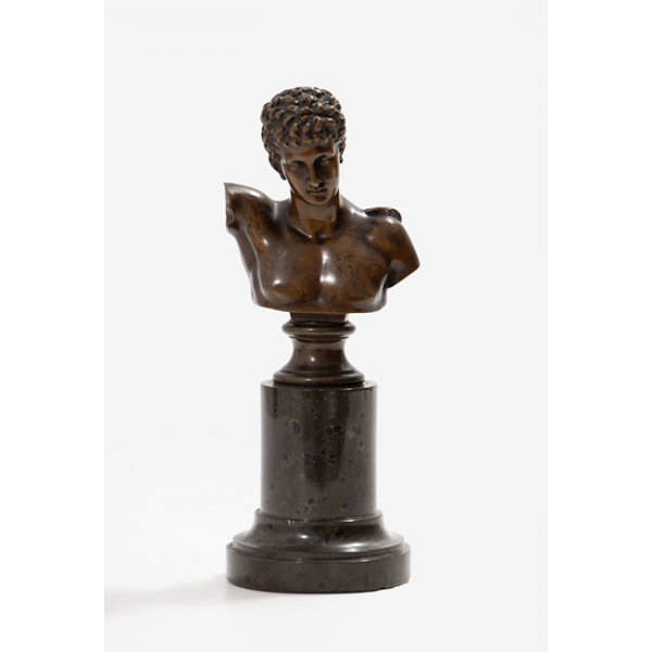 EUGENE BÖRMEL   (1858-1932)  "Busto de Hermes"  Firmado: E. Börmel  Bronce patinado / Base mármol 