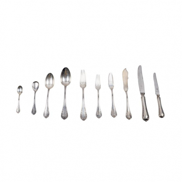Cubertería realizada en plata española punzonada, ley 916. España, S. XX. 