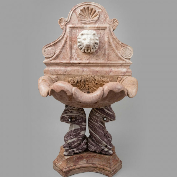 Monumental fuente veneciana de mármoles policromos, Venecia, Italia, siglo XIX.