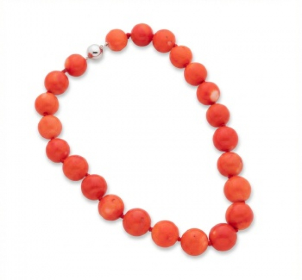 Gargantilla choker de bolas en disminución de 15 mm. y 12 mm. aprox. con cierre en oro blanco.