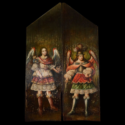Pareja de Grandes Puertas Coloniales con Hermosos Arcángeles pintados al óleo en el reverso y doradas al oro fino, trabajo Virreinal de la Nueva España de los siglos XVII-XVIII