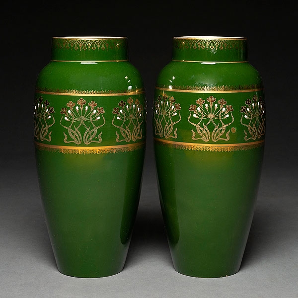 Pareja de jarrones modernistas franceses en porcelana de Lunéville. Pps. Siglo XX 