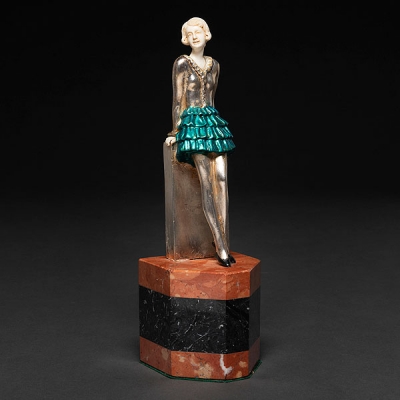 &quot;Bailarina&quot; Figura crisolefantina realizada en bronce policromado y marfil tallado, siguiendo modelos de Lorenzo.