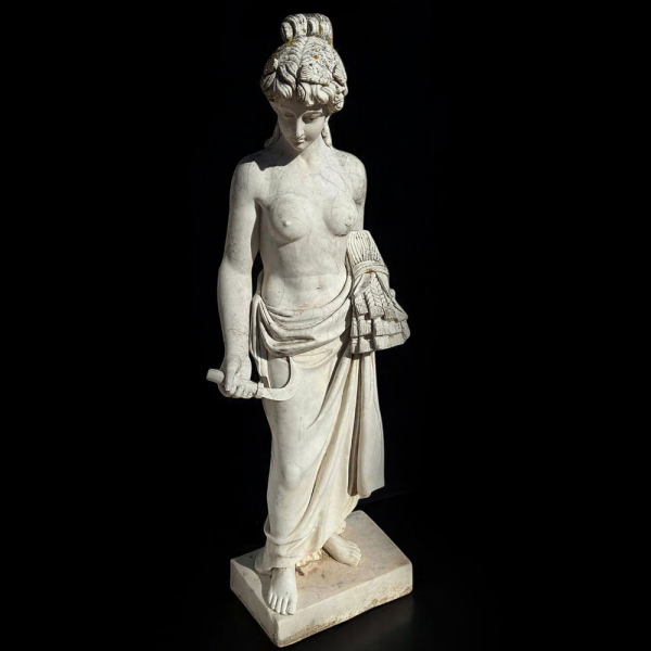 Escultura en mármol de la diosa Ceres, Italia, siglo XX. 