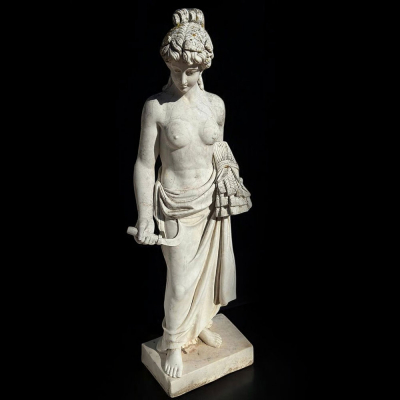 Escultura en m&aacute;rmol de la diosa Ceres, Italia, siglo XX. 