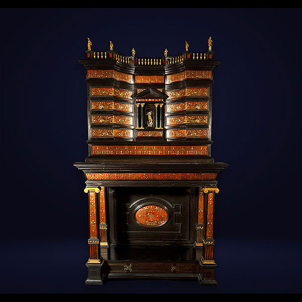 Atribuído a Pierre Gole (1620-1684) Excepcional Cabinet de dos cuerpos en Carey, Ébano y Nácar, trabajo Holandés de finales del siglo XVII.